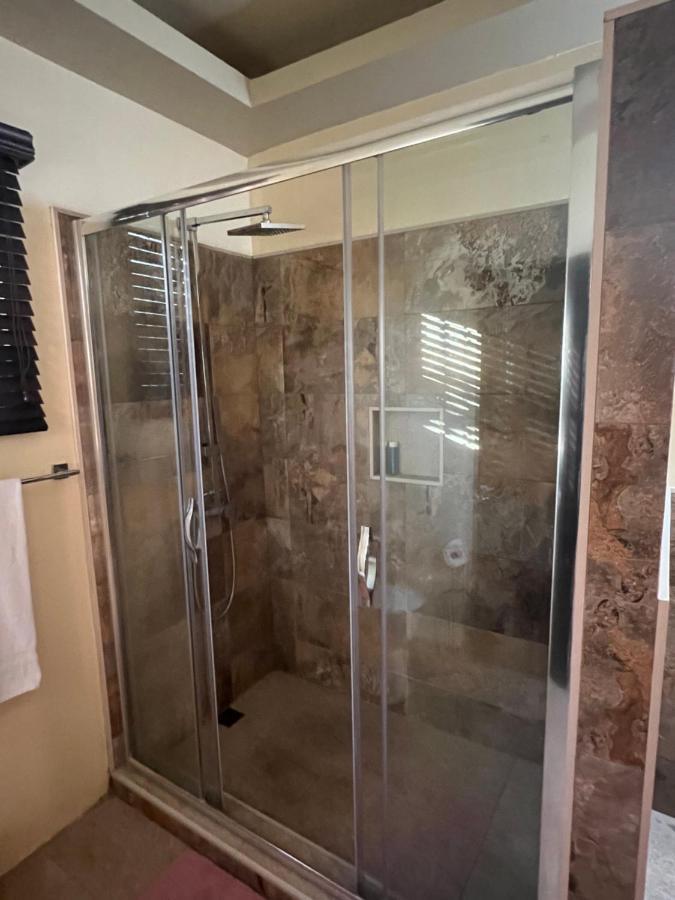 Kingston Oasis One Bedroom Bagian luar foto