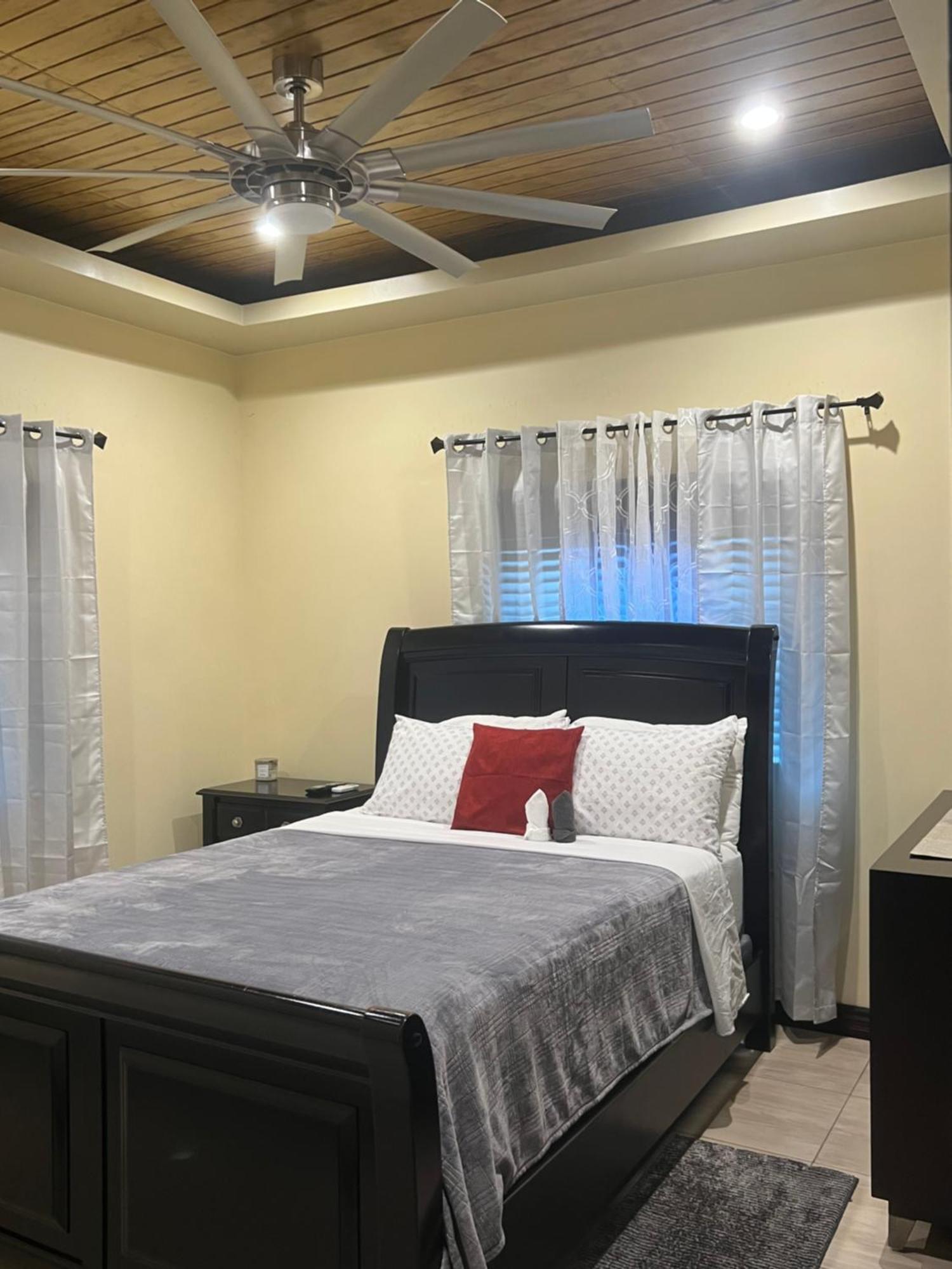 Kingston Oasis One Bedroom Bagian luar foto