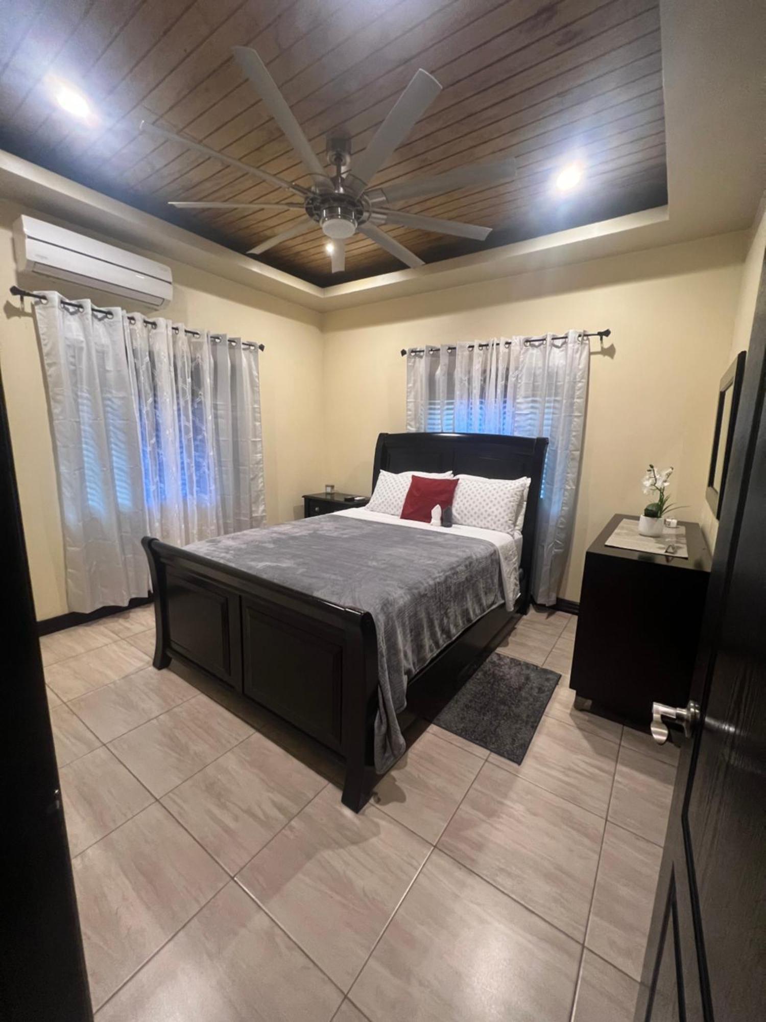 Kingston Oasis One Bedroom Bagian luar foto